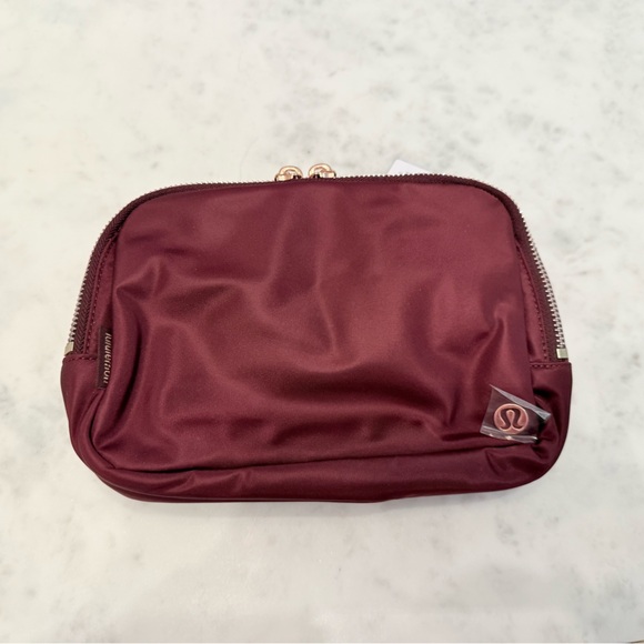 LULULEMON GARNET RED BELT BAG NWT - Picture 2 of 5